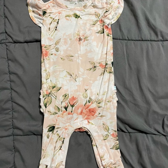 Posh Peanut baby girl pajamas bundle 6-9 Months
leopard bunny floral - Picture 11 of 13